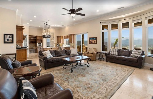 Temecula House | Villa Vigna - Gorgeous Mountain View with Private Pool!