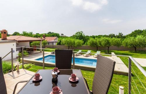 Kastelir Villa | Villa Viktoria poll&garden view