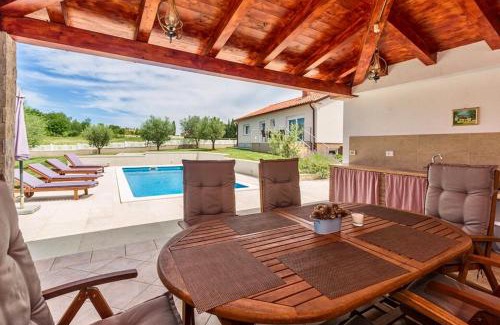 Kastelir Villa | Villa Viktoria poll&garden view