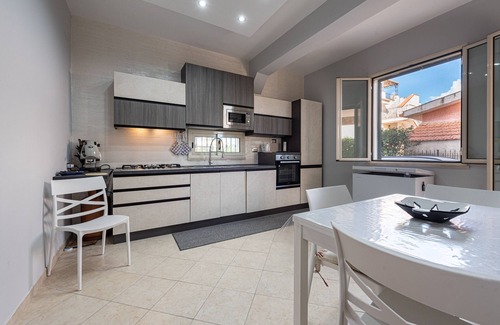 Trabia Villa | Villa 'Villino Giovanna' with Private Terrace, Wi-Fi and Air Conditioning