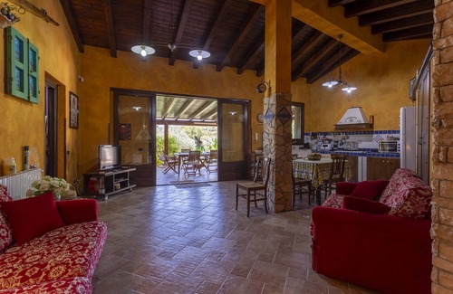 Menfi Villa | Villa 'Villino Il Melograno' with Private Terrace, Wi-Fi and Air Conditioning