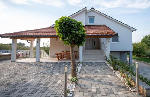 Trn Villa | Villa Violet