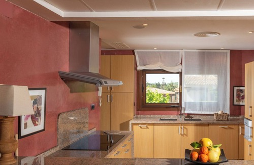 Benalup-Casas Vieja House | Villa Violeta with pool, garden and Wi-Fi