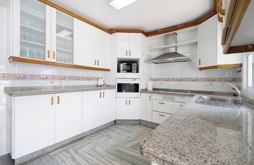 Poblado de Sancti Petri House | Villa “Virgen del Camino” directly by the Beach, Pool, Terrace & Garden