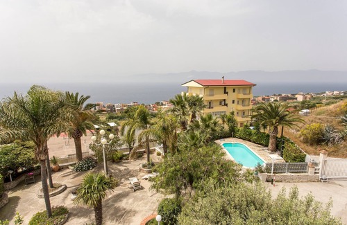 Bocale Villa | Villa Virginia - Holiday home with garden and swimming pool in Reggio Calabria