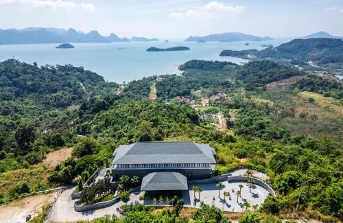 Kampung Kedawang Villa | Villa Vista - Ultra-Luxury Private Pool Villa WOW Holiday Homes