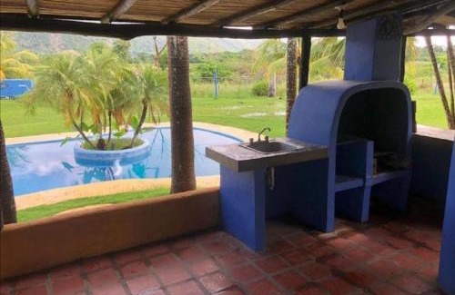 Tucacas Villa | Villa Vitali - Casa vacacional con Piscina y Jardines en Morrocoy para 14 personas