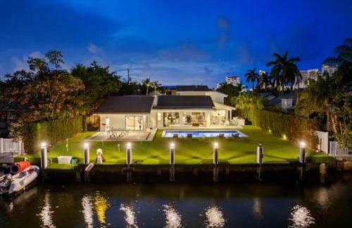 Hallandale Beach Villa | Villa Viva Miami
