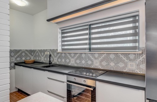 Zrnovnica Villa | Villa Volga among olive trees and short walk where river enters the sea