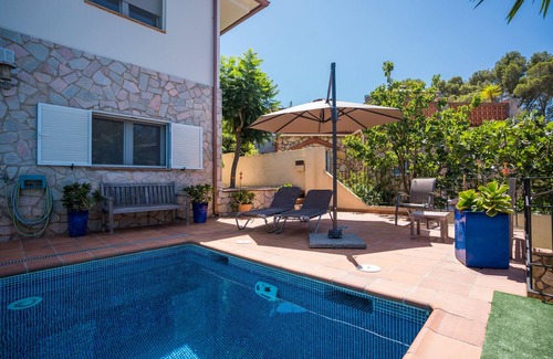 Pals Villa | Villa Vuelta , spacious house with private pool