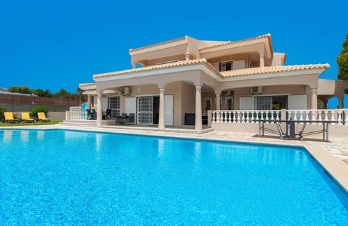 Vale Navio Villa | Villa w/heatable pool & BBQ, Albufeira