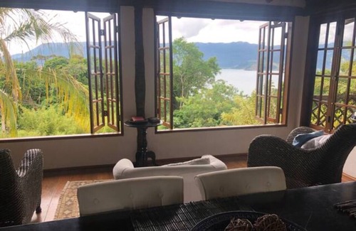 Veloso House | villa w/hot tub — 5 min from the beach!