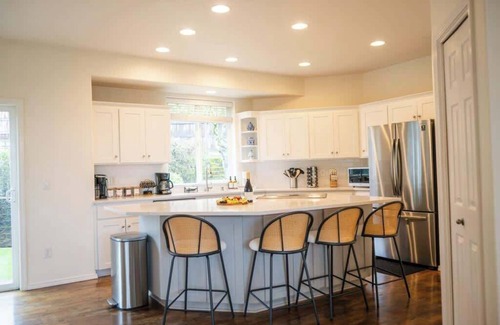 McMinnville House | Villa w Hot Tub Firepit Game Room and EV Charger!