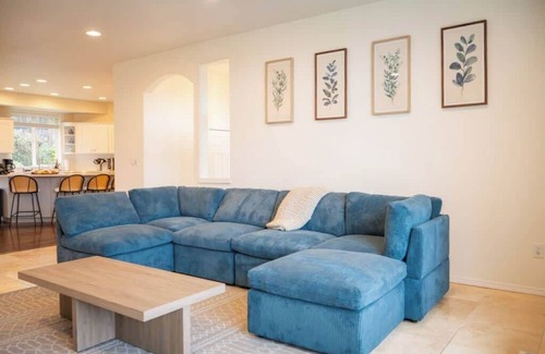 McMinnville House | Villa w Hot Tub Firepit Game Room and EV Charger!