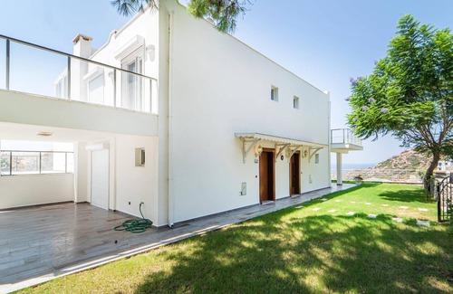 Yalikavak Villa | Villa w Pool Garden Patio 1 min to Beach in Bodrum