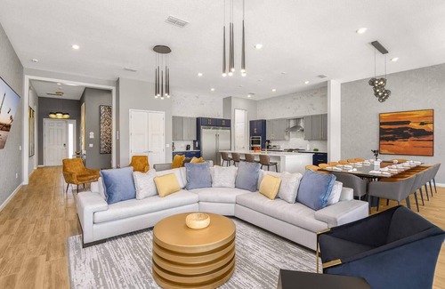 Loughman House | Villa w/Treehouse RM, Bowling, Gamer Themed BR, Theater & Game Loft, Near Parks