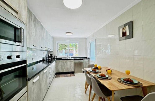 San Antonio Bay Villa | Villa walk to O beach/large pool/BBQ