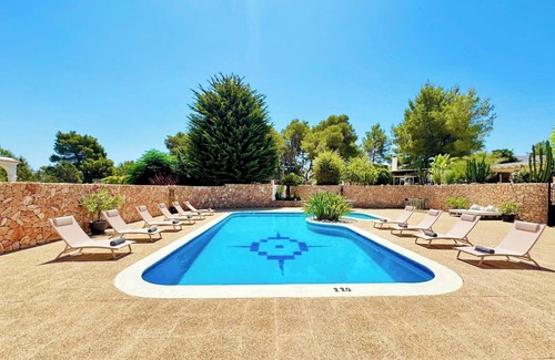 San Antonio Bay Villa | Villa walk to O beach/large pool/BBQ