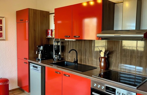 Friedrichroda Condo | Villa Warzenburg, apartment 2 with panoramic view, balcony and fireplace. Vacation with a dog.