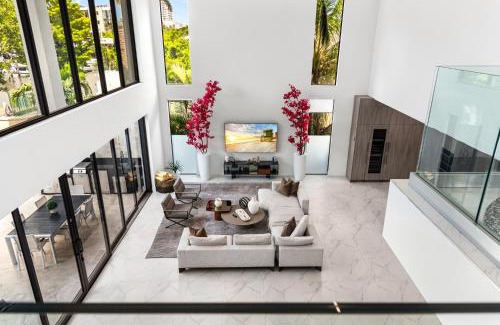 Northeast Miami Villa | VILLA WATERFRONT MIAMI 6 BEDROOMs SLEEPS 14 PEOPLE