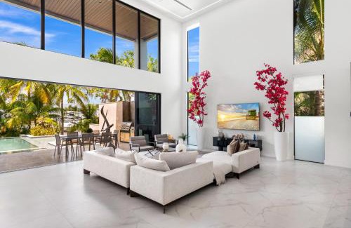 Northeast Miami Villa | VILLA WATERFRONT MIAMI 6 BEDROOMs SLEEPS 14 PEOPLE