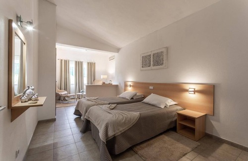 Carvoeiro House | Villa Well by Villa Welwitshia Mirabilis