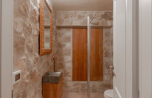 Corciano Villa | Villa 'Wellness Spa' with Lake View, Private Garden and Wi-Fi