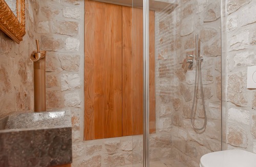 Corciano Villa | Villa 'Wellness Spa' with Lake View, Private Garden and Wi-Fi