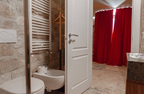 Corciano Villa | Villa 'Wellness Spa' with Lake View, Private Garden and Wi-Fi