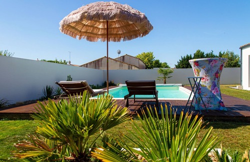 Saint-Sulpice-de-Royan Villa | VILLA with heated pool-3 bedrooms, sleeps 6
