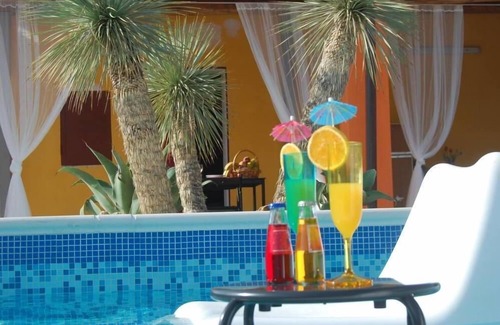 Fondachello House | Villa with swimming pool 80 meters from the sea.