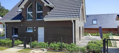 Rheinsberg House | Villa Wildrose mit Sauna und Beachfußballplatz