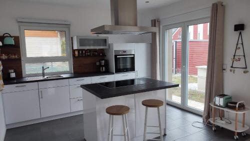 Rheinsberg House | Villa Wildrose mit Sauna und Beachfußballplatz