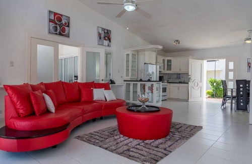 La Mulata Villa | Villa with 2 bedrooms and 2 bathrooms available for long-term rentals