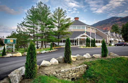 Brownsville Villa | Villa with a Fireplace Near the Trails