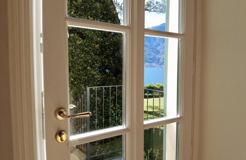 Tremezzo Villa | Villa with a garden that directly overlooks the lake.
