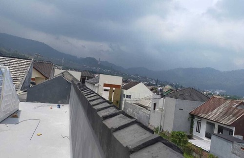 Ngaglik Villa | Villa,with a mountains view thats have a perfect place in the heart of Batu city