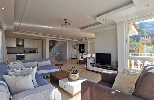 Bektas House | Villa with a Pool and Jacuzzi