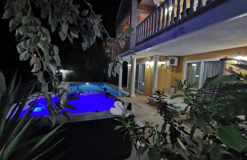 Bektas House | Villa with a Pool and Jacuzzi