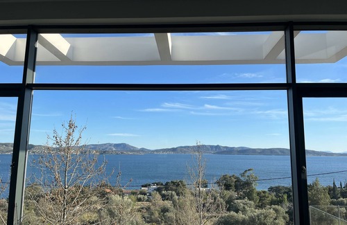 Nea Peramos Villa | Villa with enchanting sea views!