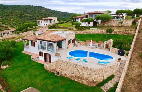 Luddui Villa | Villa with fantastic sea views-heated private saltwater pool-1000m2 plot.