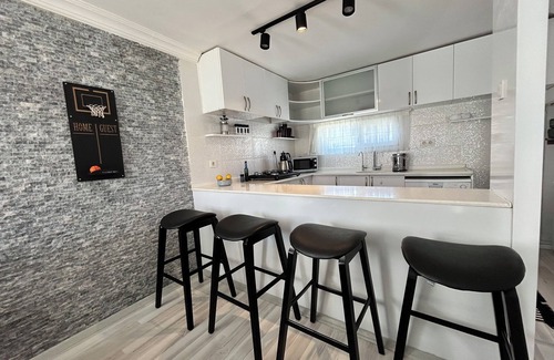Karaoz Villa | Villa with Garden 5 min to Airport , 10 min to Optimum