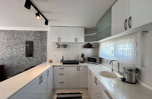 Karaoz Villa | Villa with Garden 5 min to Airport , 10 min to Optimum