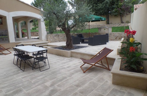 Bellegarde Villa | Villa with garden, terrace and fenced pool. Nature, sun, calm