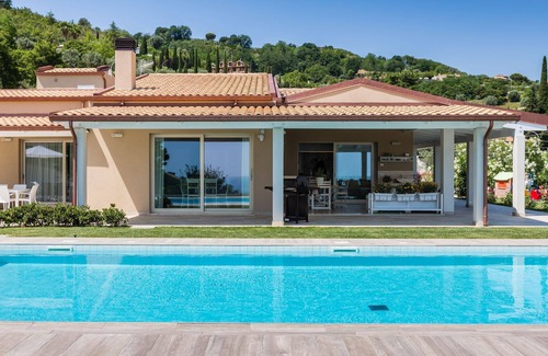 Acquaviva Picena Villa | Villa with heated pool and wellness area, just 10 minutes from the beach of San Benedetto del Tronto