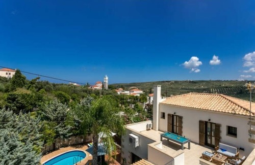 Spilia House | Villa with headed pool in chania