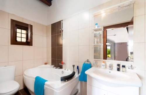 Spilia House | Villa with headed pool in chania