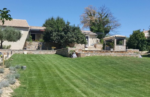 La Tour-d'Aigues House | Villa with infinity pool, overlooking the vineyards, in the Luberon Massif