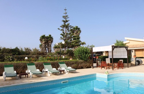 Pachino Villa | Villa with swimming pool facing the sea, for those who love peace and privacy