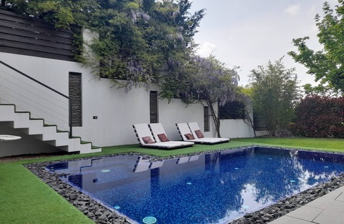 Budaors Villa | VILLA with JAKUZZI + SAUNA + POOL for families, couples and groups of friends.n